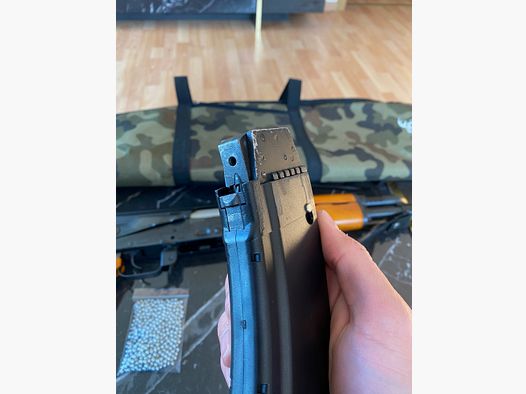 Umarex G.S.G AK47 4,5mm BB Luftgewehr CO2 neuwertig aus Metall und Holz und Zubehör