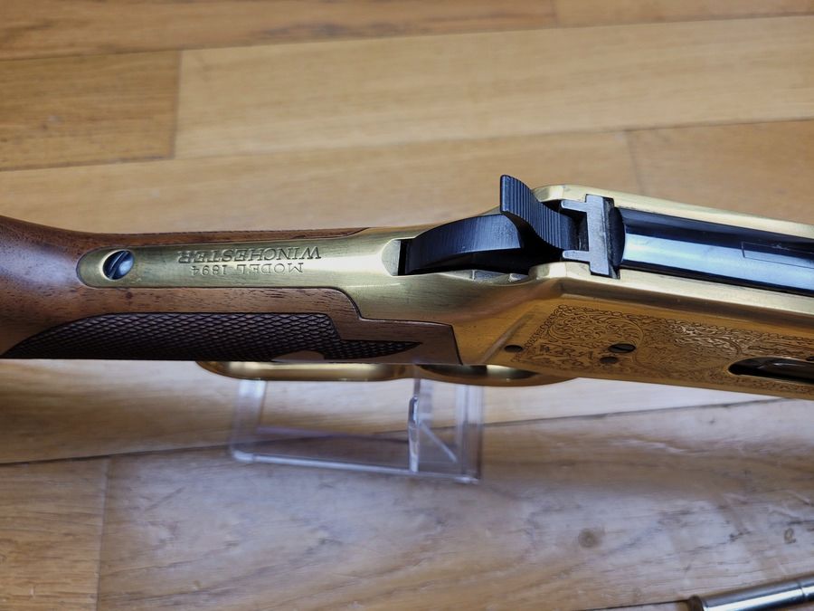Winchester Kommemoration « Oliver F. Winchester » 1894 – 20.000 Ex. – Wunderschöne Quadrillagen – 38-55Win – Originalverpackung – Zustand TOP!, Bild 30 von 30