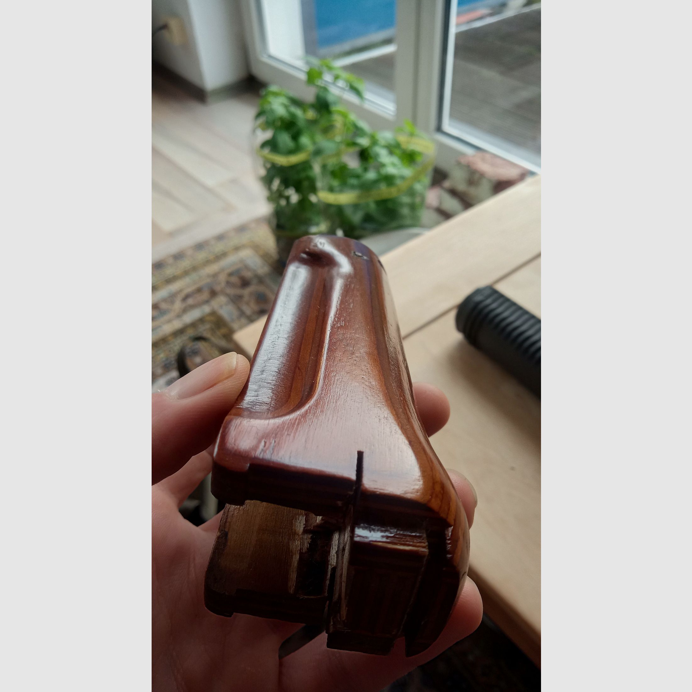 Protezione in legno per AKS-74u / Krinkov russo con molla e distanziatore Tula circa 1985 protezione in legno AKSU