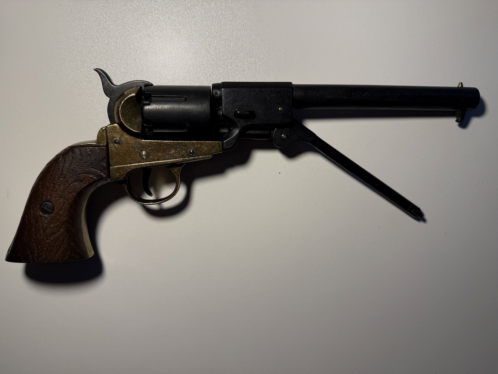 Deko Confederates revolver Griswold & Gunnison USA 1860, zwart messing houten handgrepen