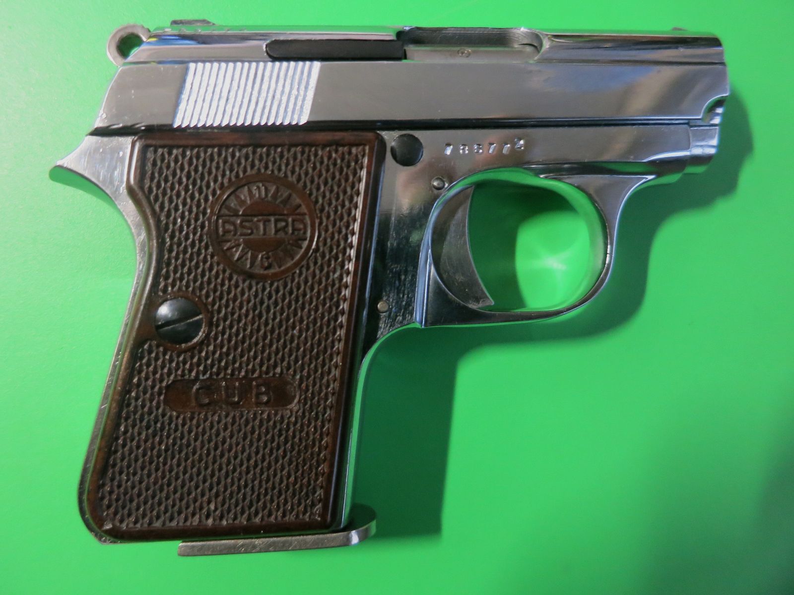 Astra-Unceta Y, CUB, Kal. 6,35 mm Browning, Nickel Sonderserie   #56