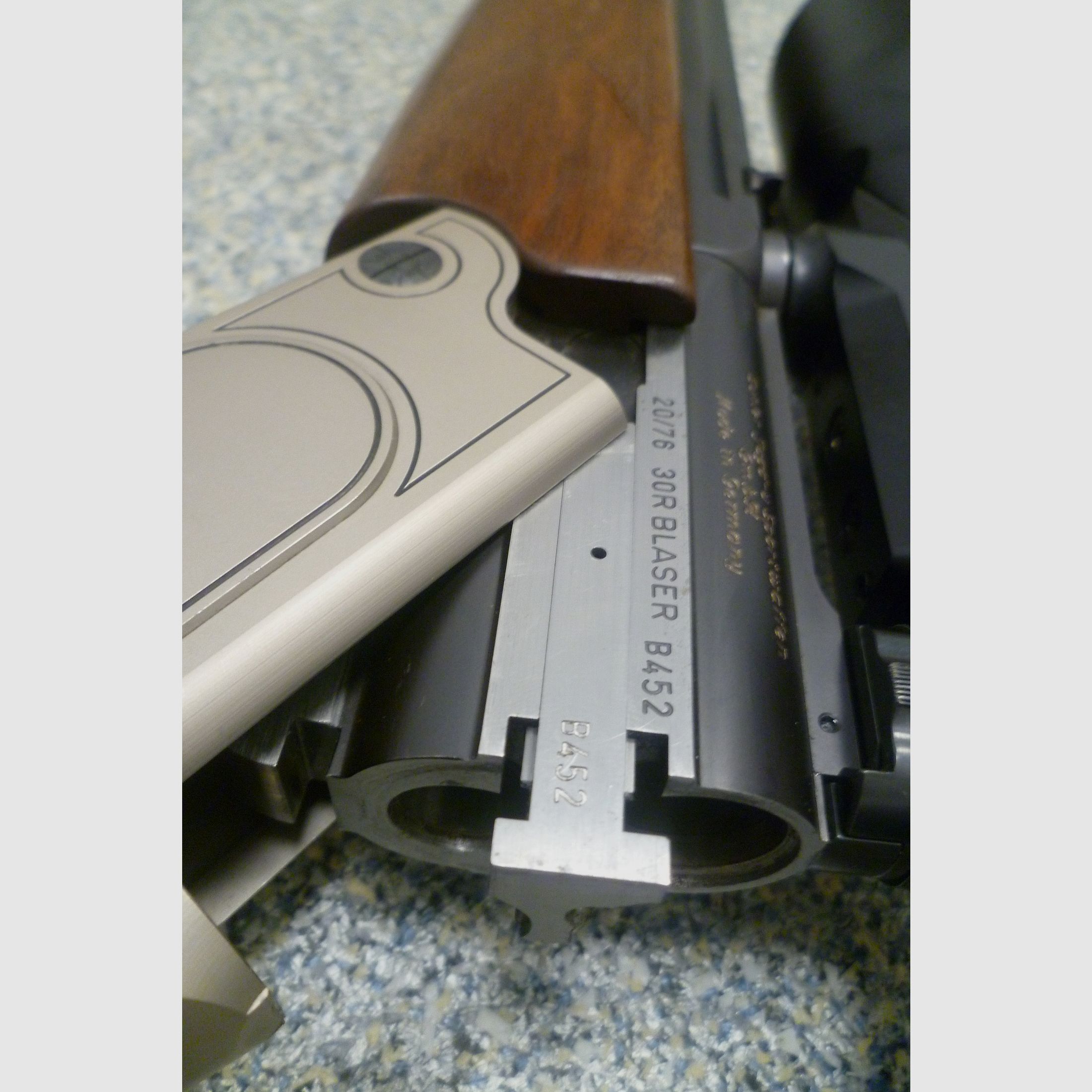 Escopeta de doble cañón Simson 20/76 y .30R Blaser con Zeiss Victoty HT