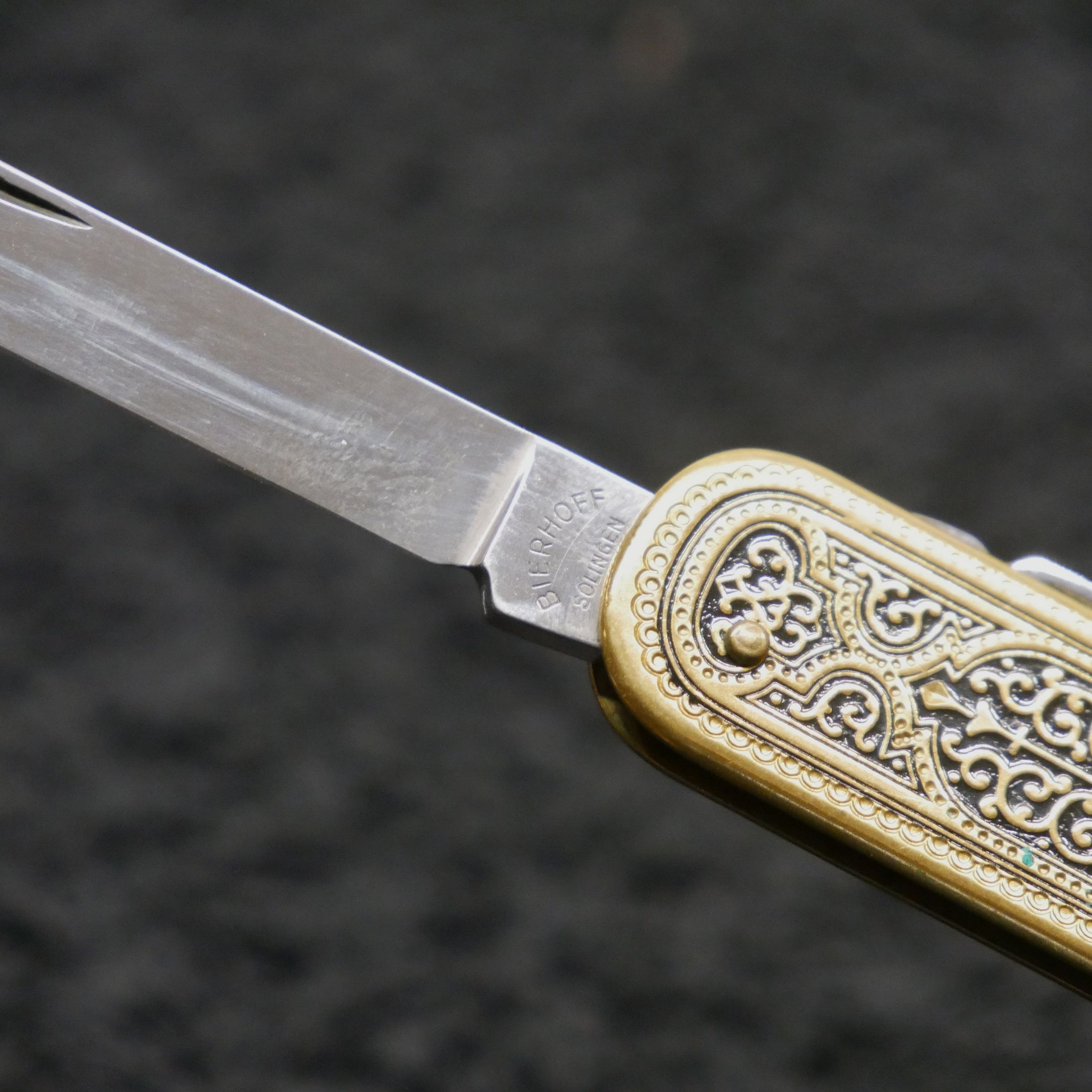 Nóż składany Justus Bierhoff Solingen 3-częściowy ornamentowany z logo Bayera z etui ochronnym vintage