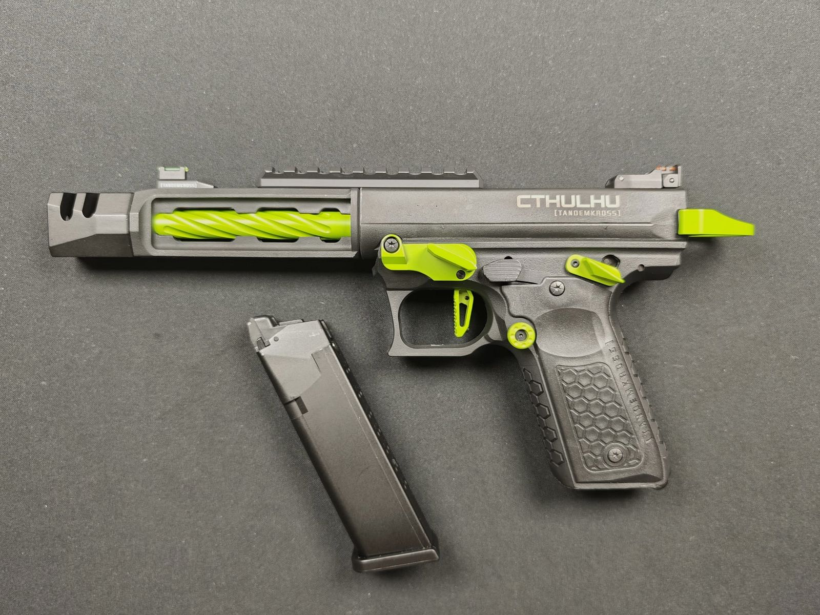 Lancer Tandemkross Cthulhu Green GBB pistola softair 6mm