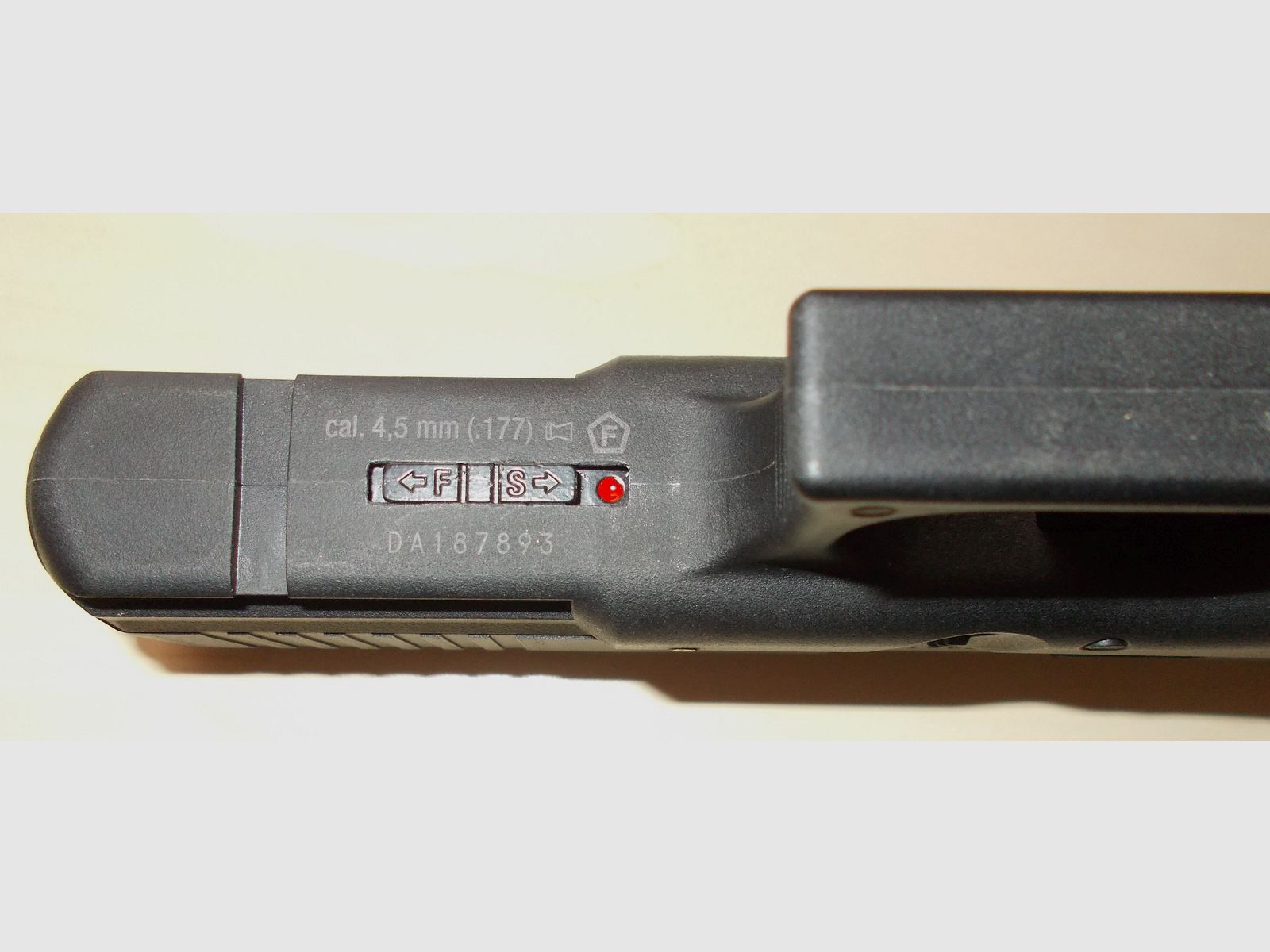 Umarex Glock 17 Gen 5 Blowback 4.5mm DIABOLO + 2nd magazine and case