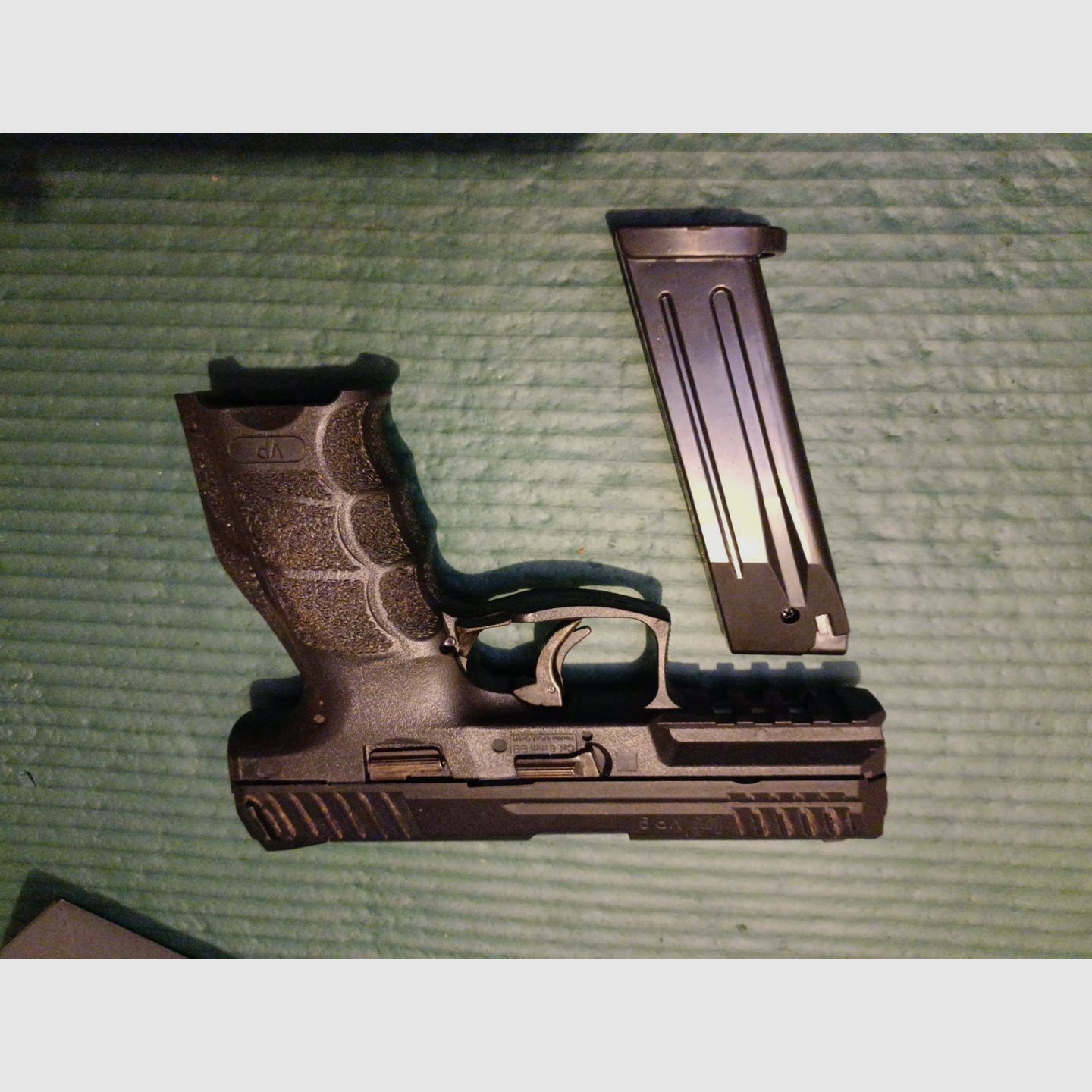Heckler und Koch VP9 Umarek metall 6mm Softair 0,5 J. Authentic replica