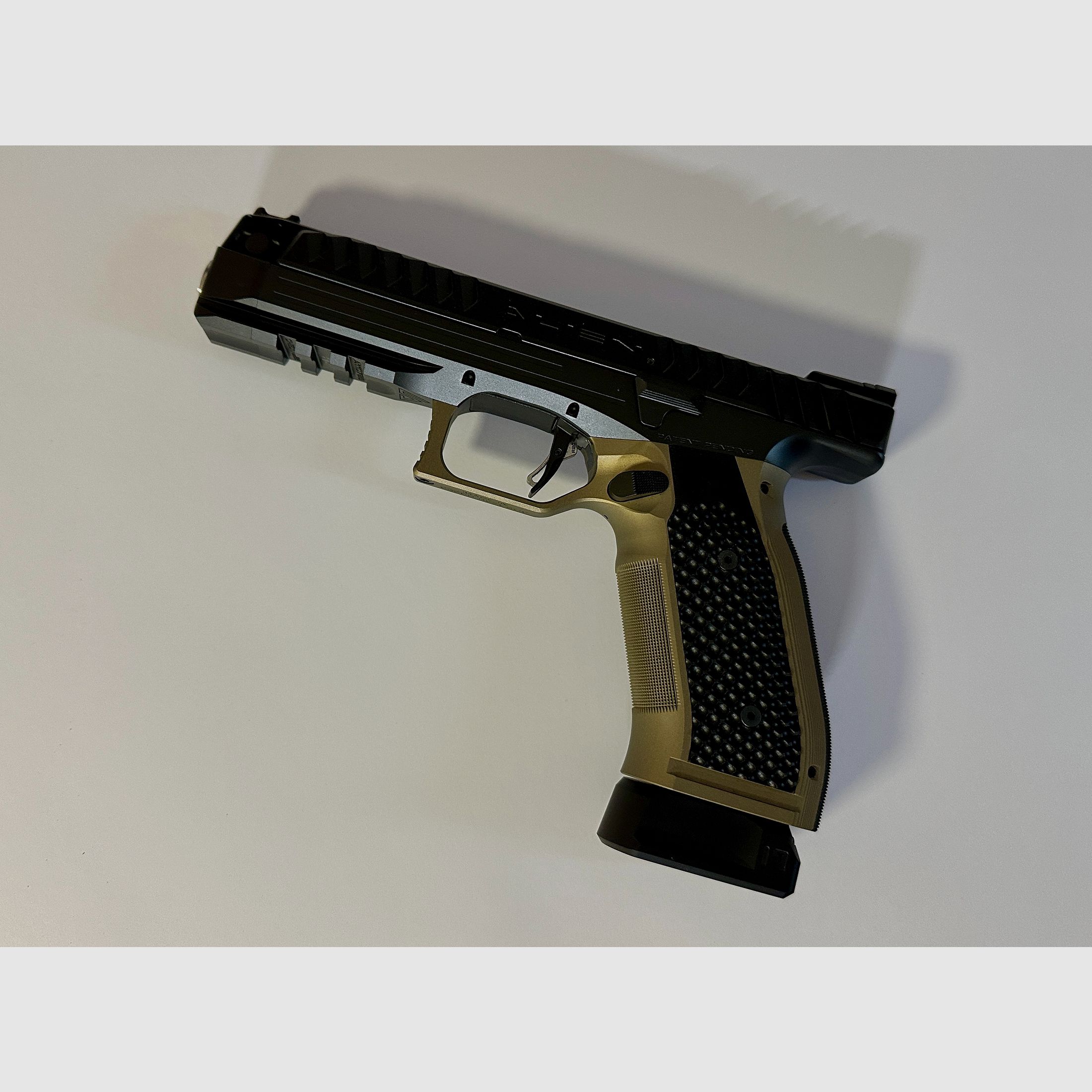 ALIEN Laugo Arms 9mm Para