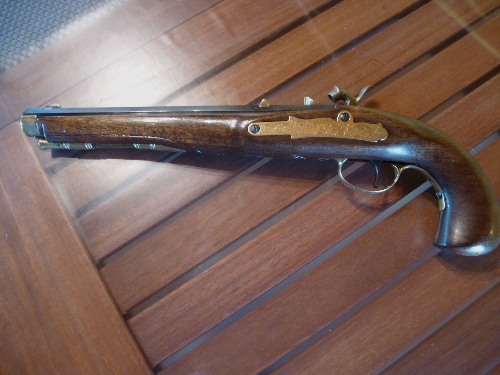 Pistolet à percussion Bounty de Petersoli