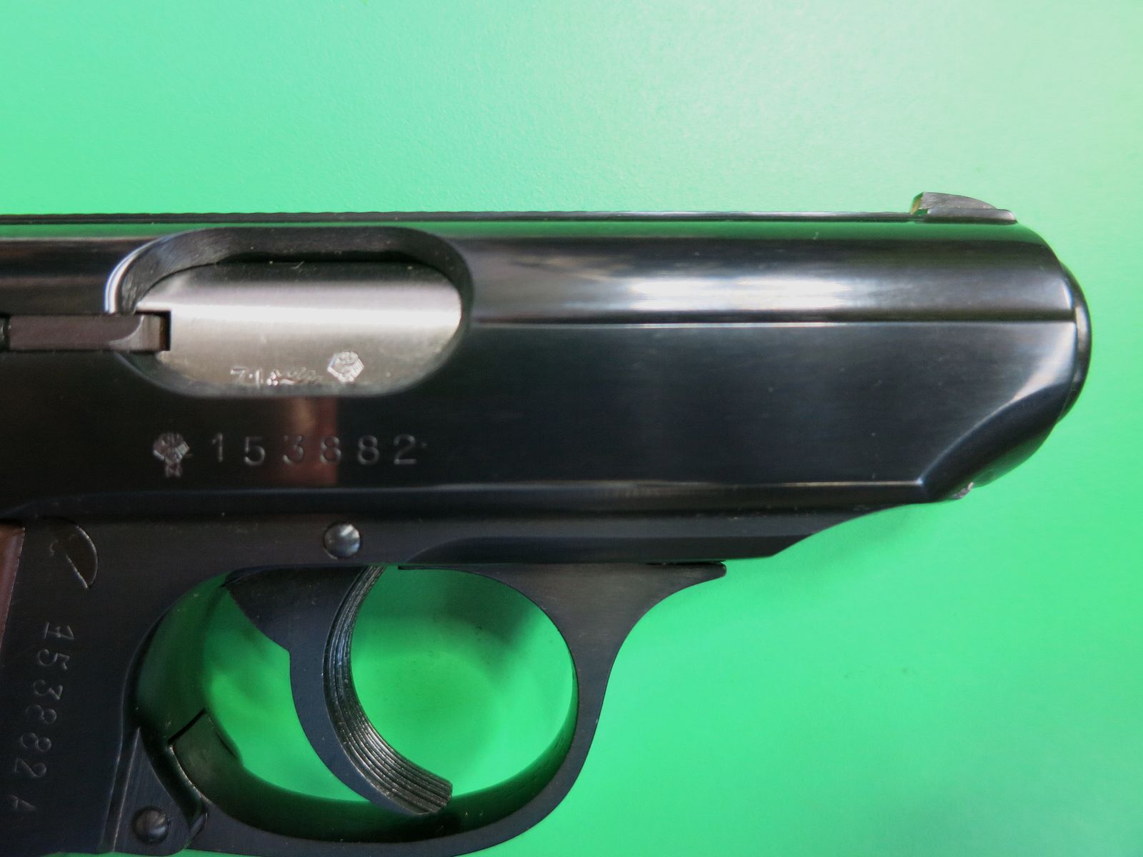 Pistola semiautomatica, Walther PPK, cal. 9 mm corto, impugnature marroni, come nuova       #82