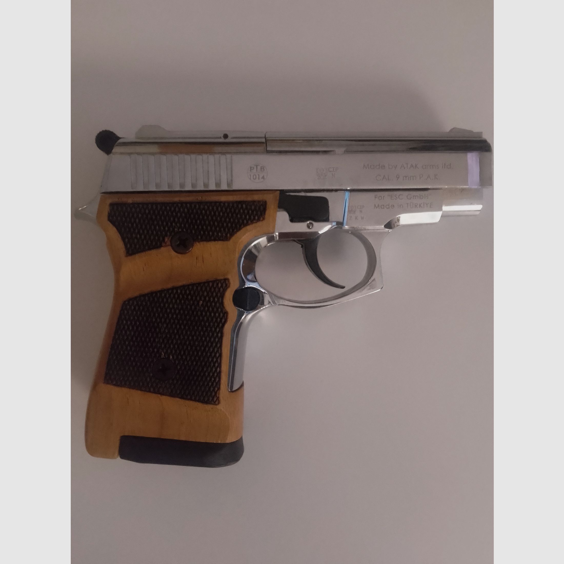 Zoraki 914 chromé 9 mm p.a.k. avec poignées en bois véritable