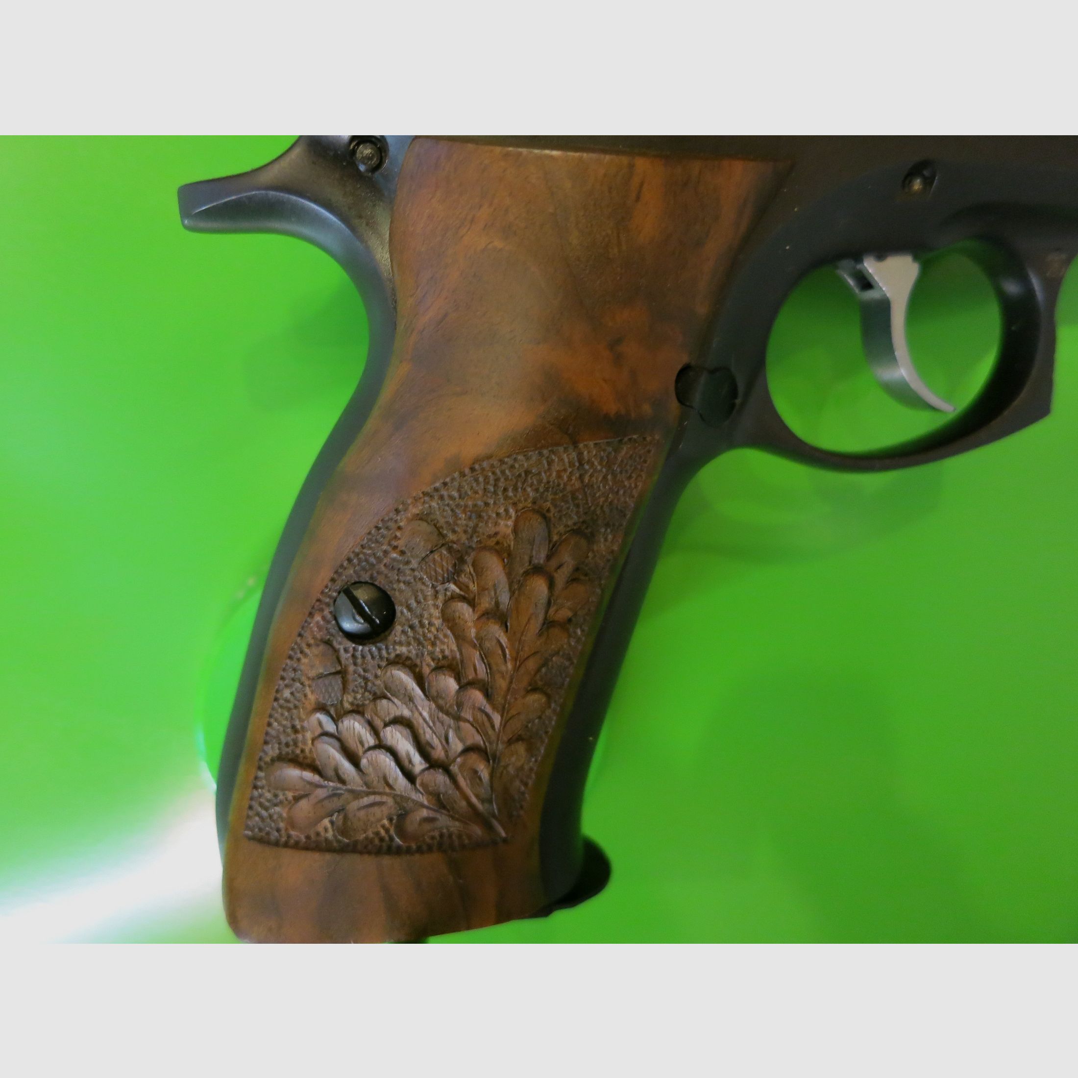 Brünner M 75 or ČZ 75 (Česká zbrojovka), semi-automatic. Self-loading pistol caliber 9 × 19 mm       #93-