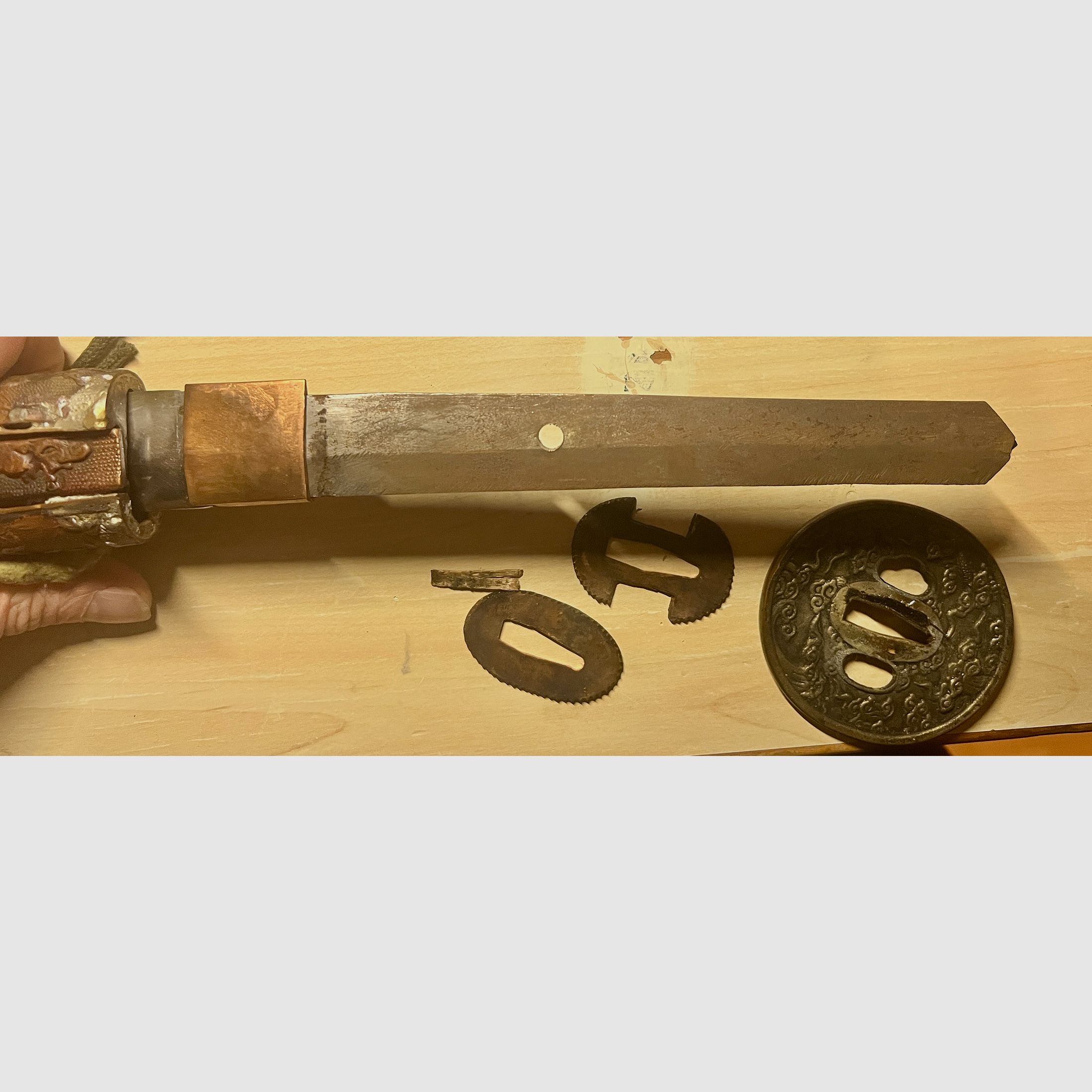 Authentisches japanisches Offizierskatana (Shin-guntō Typ 98) aus dem Zweiten Weltkrieg mit signierter Kanemune-Klinge.