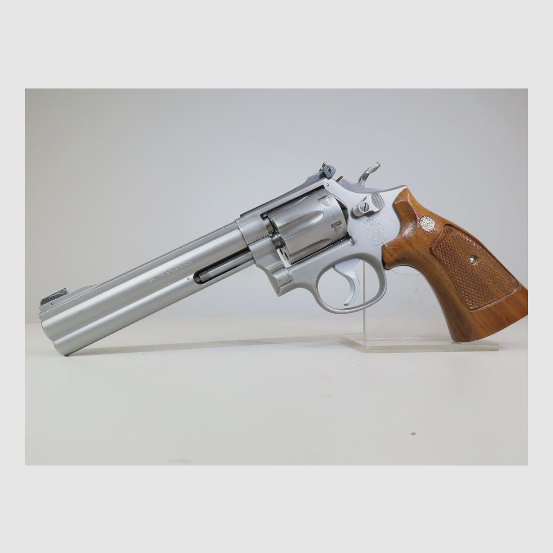 Beautiful Smith & Wesson 617 - 6 inch Target Champion!