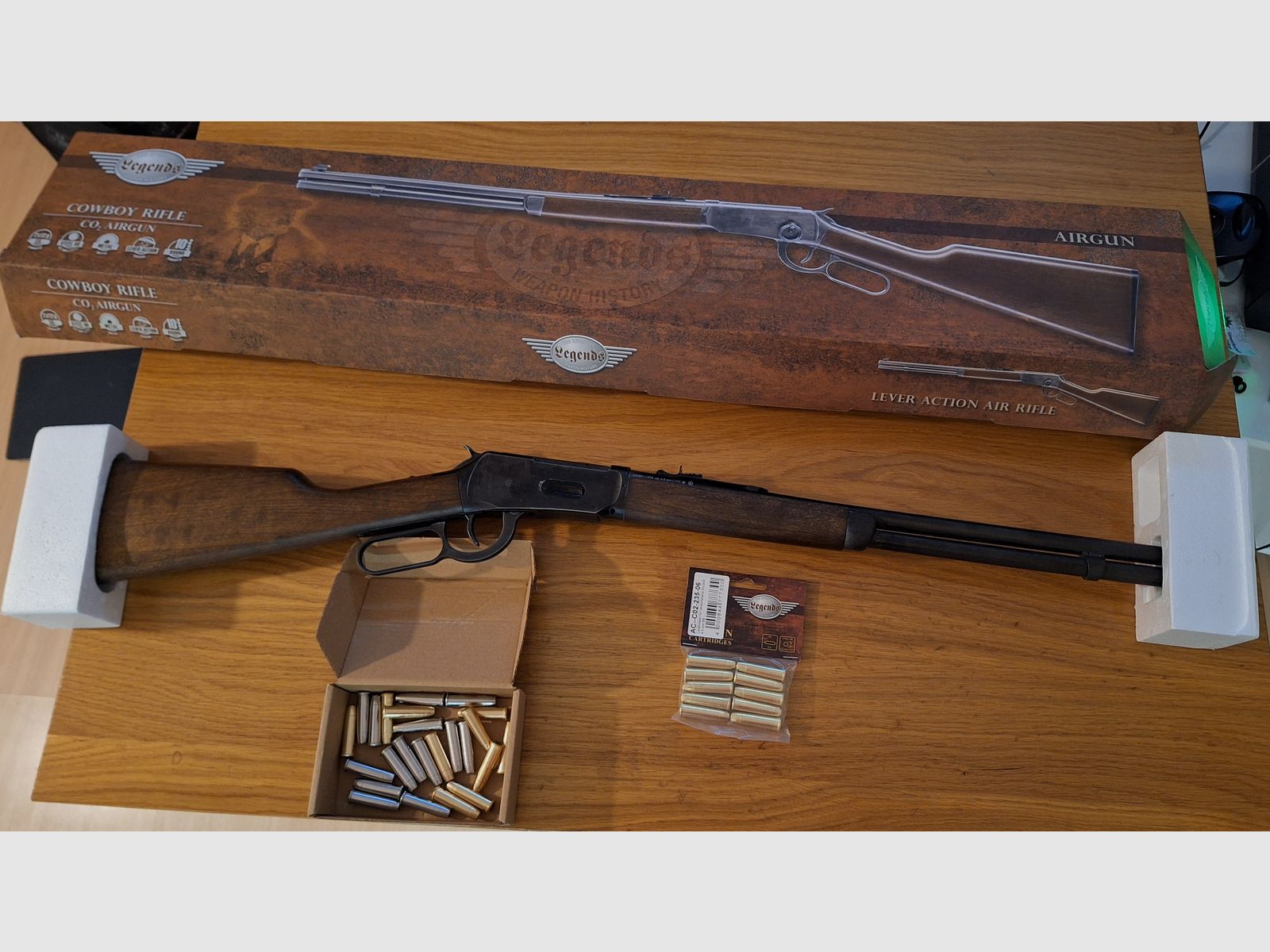 Co2 Cowboy Rifle Legends inkl. Koffer mit Schloss 4,5 mm BB und 4,5 mm Diabolo 34 Ladehülsen insgesamt!