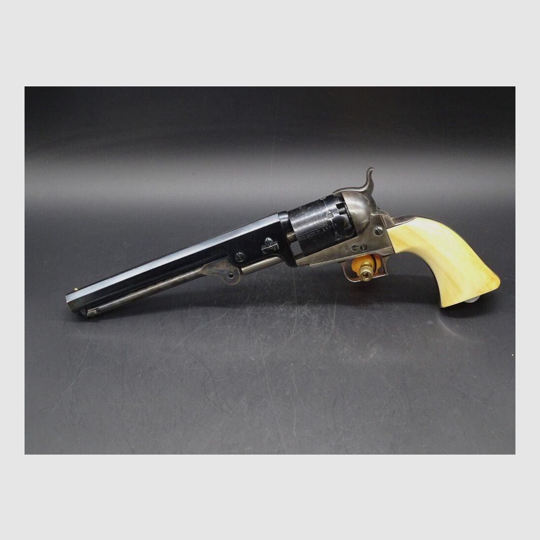 Colt original 1851 Navy calibre .36 percusión. Sin disparar 1851 Navy