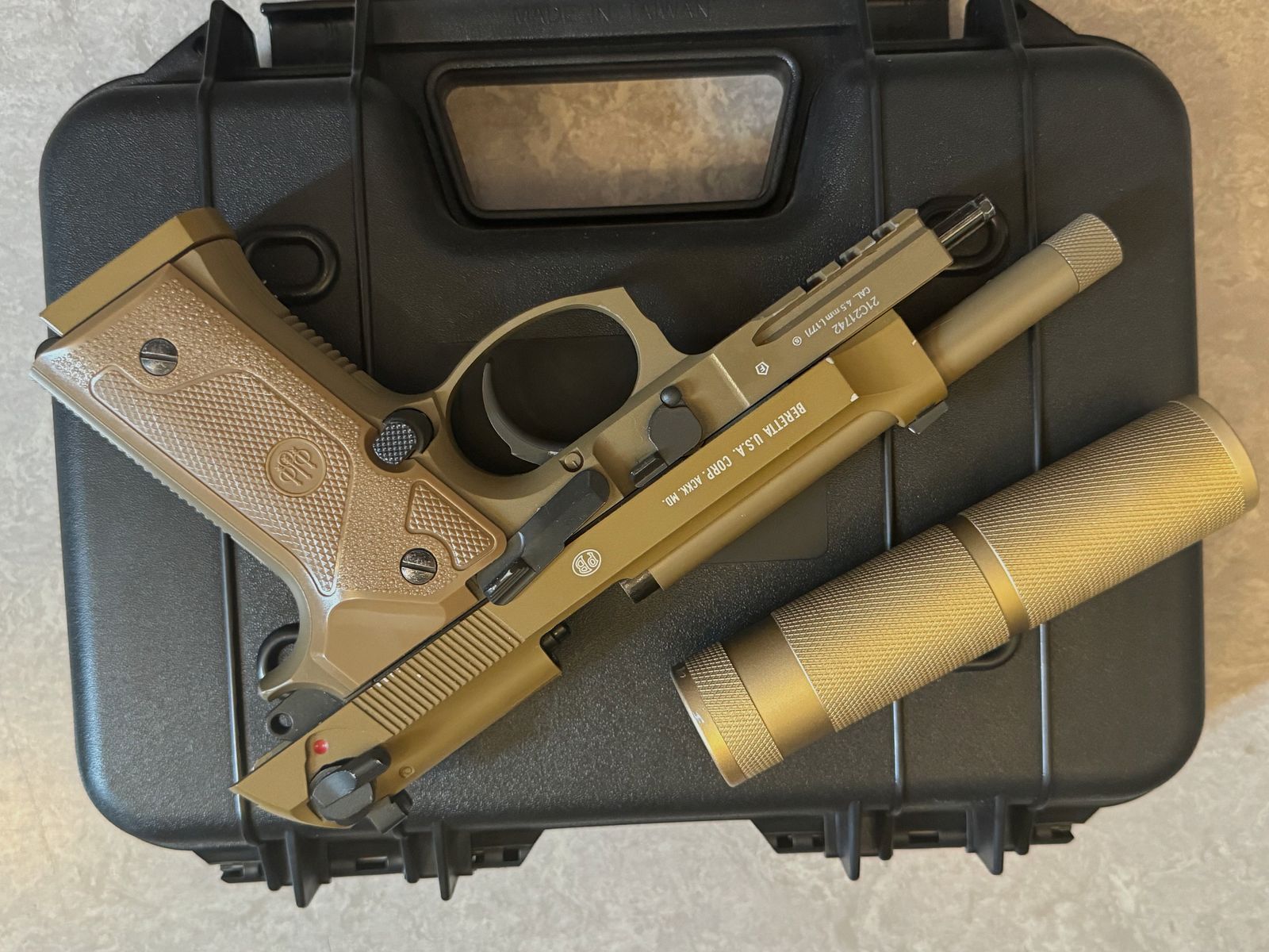 Beretta M9A3 CO2 Luftpistole Kal. 4,5 mm BB FDE Vollmetall inkl. Schalldämpfer-Dummy Und Koffer