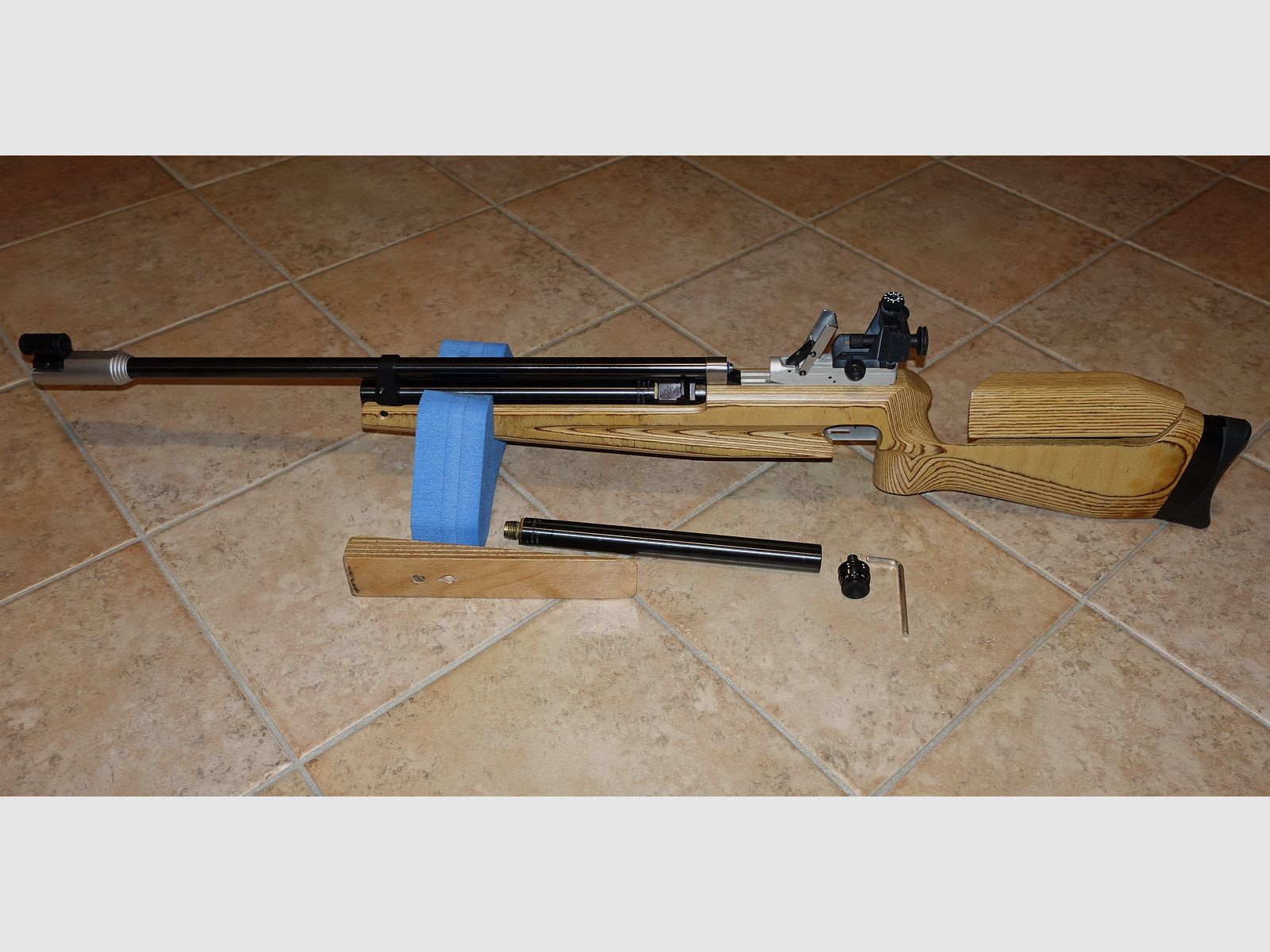 Matchgewehr Feinwerkbau Mod. C60 + 2x Kartusche + Fülladapter