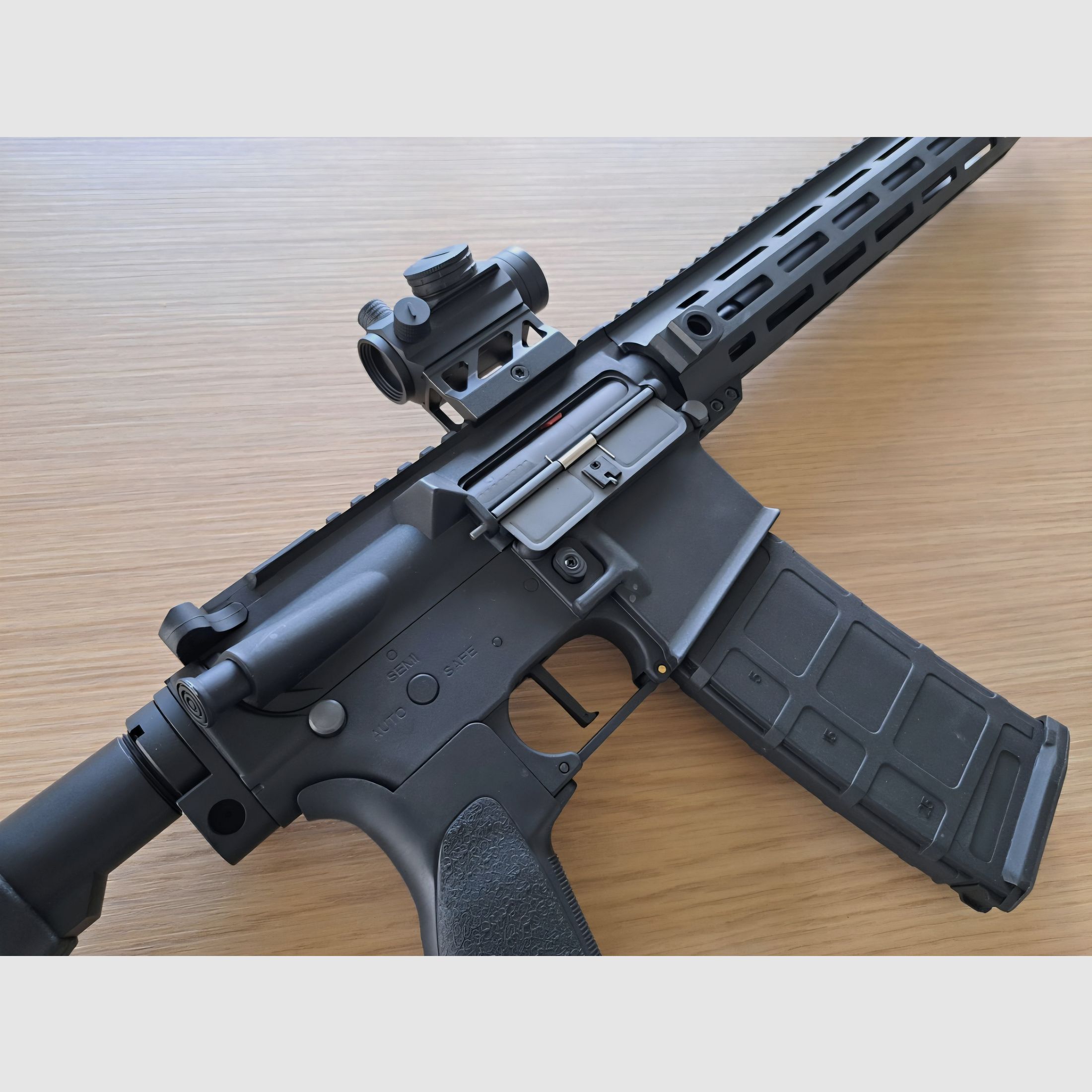 Novritsch - SSR4 Mk1 Gen2 + Red Dot – AEG Airsoft AR 15 6mm BB