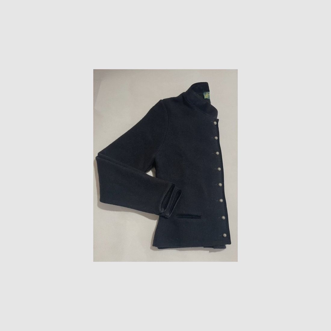 Cardigan da donna in lana merino con colletto alto in velluto e peplum in nero, immagine 1 di 3