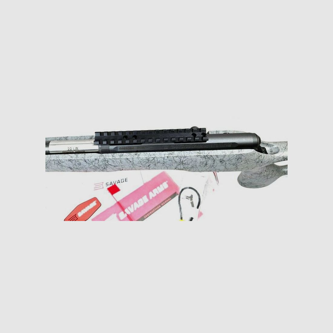 Savage Arms B22 Timberlite avec trou de pouce