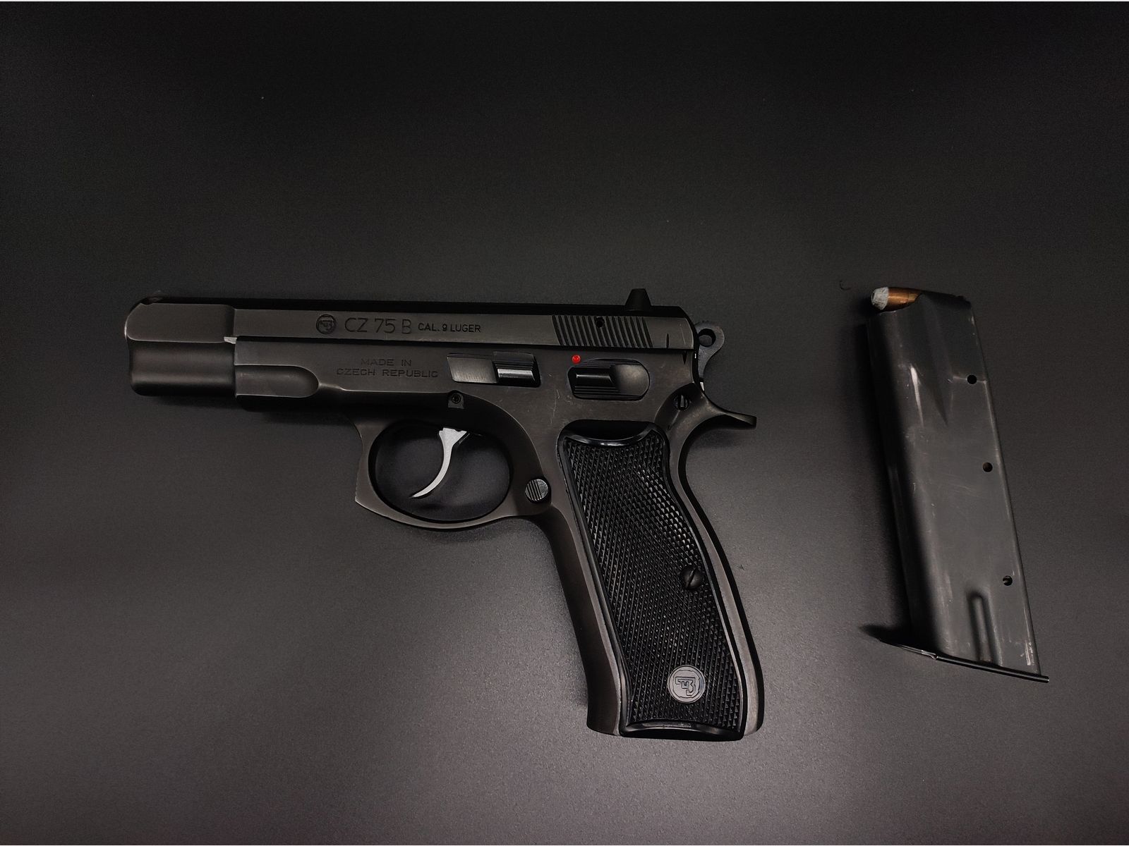Brünner M75 Pistole Kaliber 9 mm Luger – Sehr guter Zustand – inkl. 639 Schuss Munition