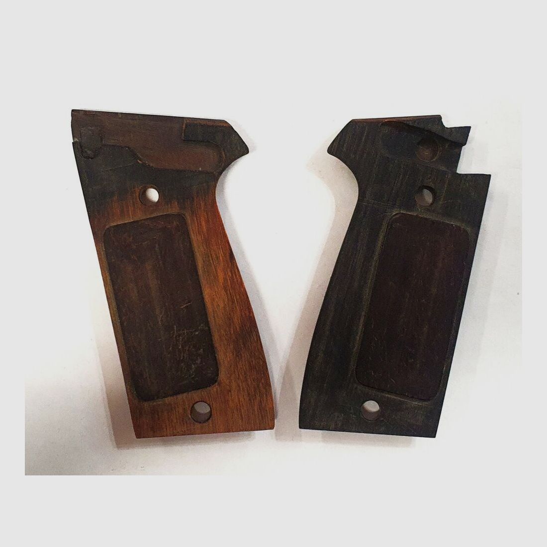 Unbekannt Paar Griffschalen, Unbekannt, ähnlich P88, Holz