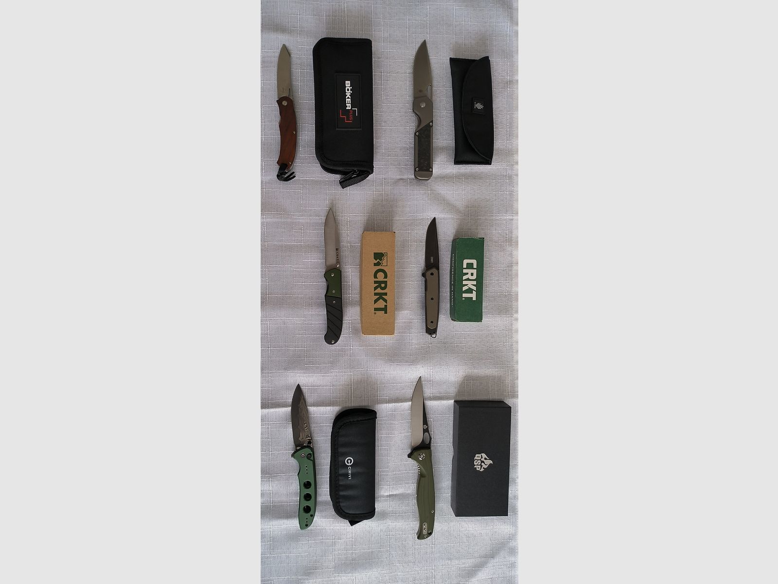 Confezione di coltelli tascabili tutti in confezione originale