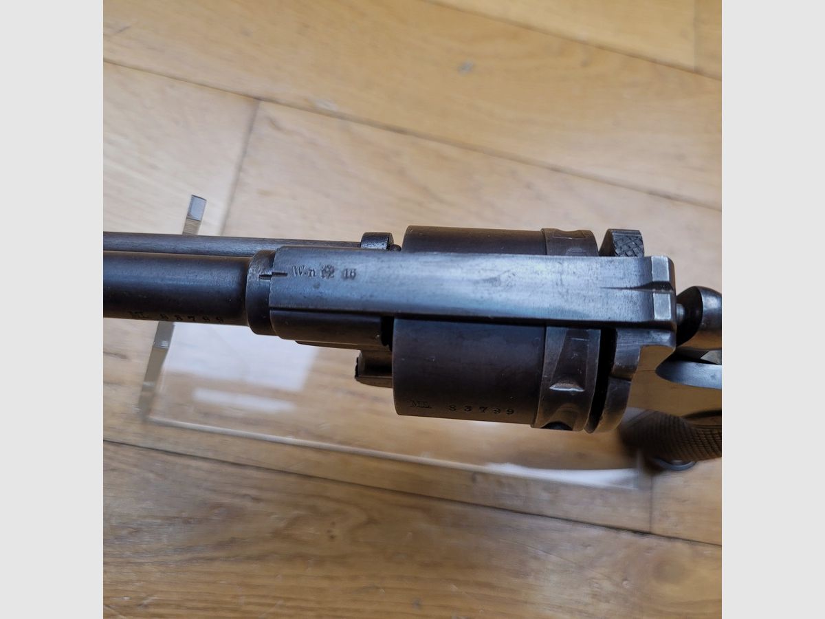 Schöner Revolver Rast & Gasser Mod 1898 – Kaliber 8 mm Gasser – Reglementär – 8-Schuss Trommel – eine der letzten Fabrikationen während des Ersten Weltkriegs – Chrom-Mobylène-Stahl – guter Originalbrünierung – Exzellente Mechanik – Top-Indexierung und Spiel – TBE+, Bild 18 von 19