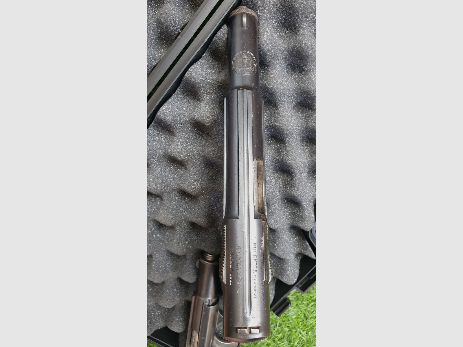 Historic pair of ASTRA 400 and 300 9mm pistols