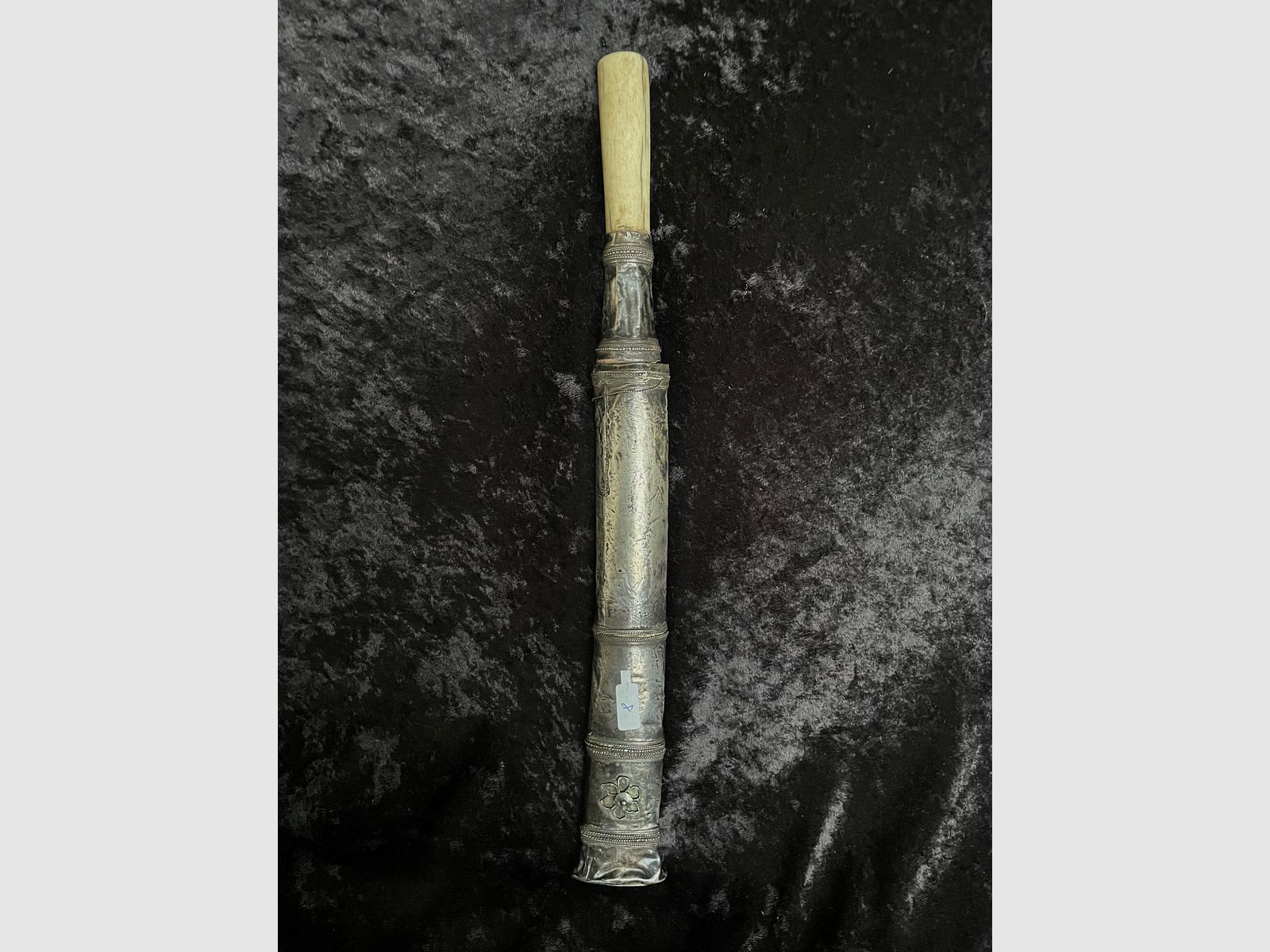 Antyczny srebrny nóż Dha – Myanmar (Birma) XIX w. – uchwyt z morskiej kości słoniowej/kości