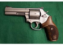 Smith & Wesson 686 Security Special 4" Kaliber .357 Magnum Revolver
