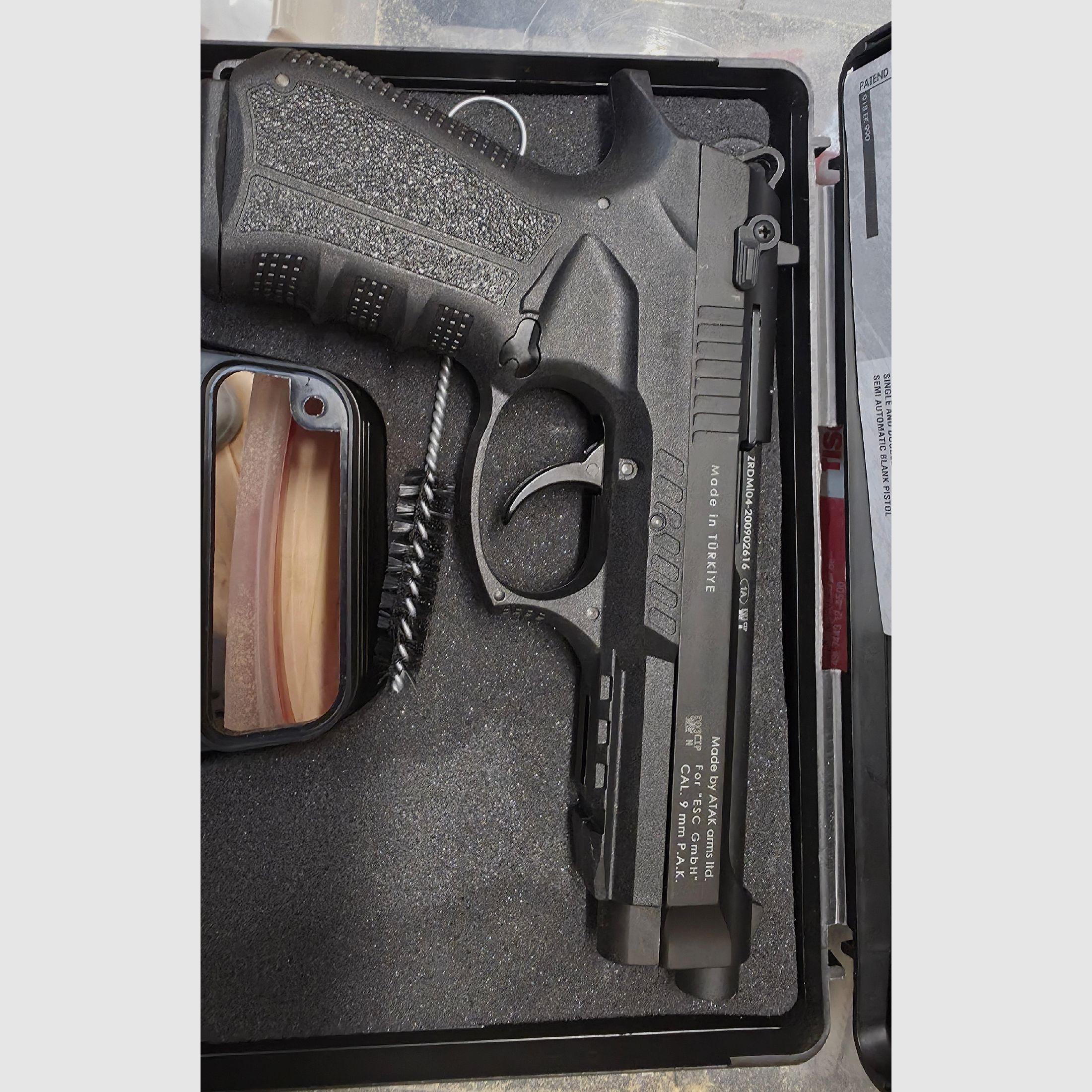 Zoraki 918 mit 3 Magazinen (25er) und Umarex Abschussbecher