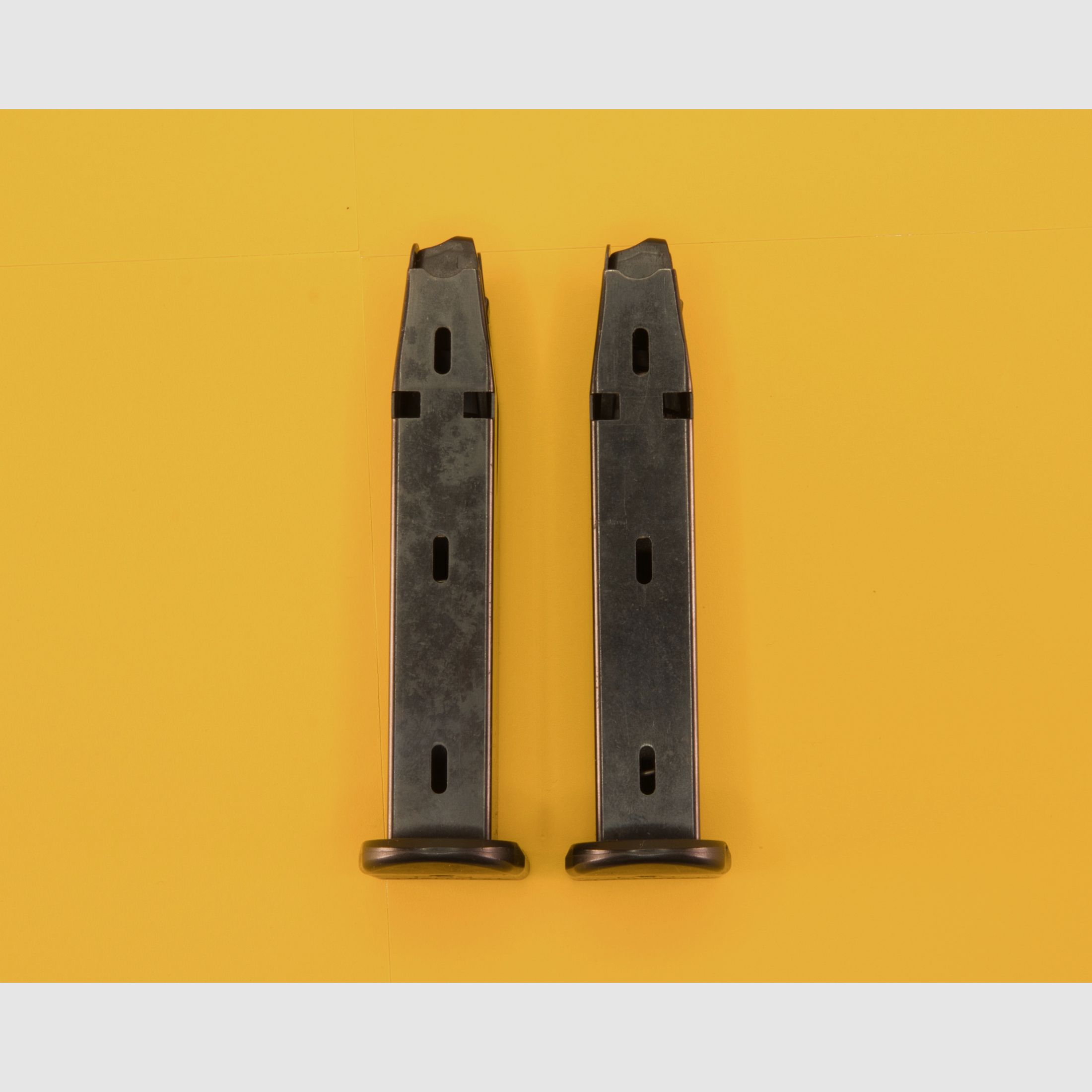 Biete hier zwei Magazine für die Walther P 99 / P99 Schreckschusswaffe an