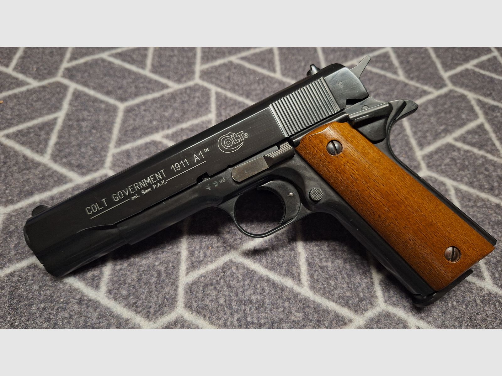 Colt Government 1911 A1 SRS pistol black wooden grips 9 mm P.A.K. new!