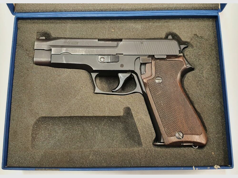 SIG P220 okładziny drewniane, zdjęcie 1 z 10