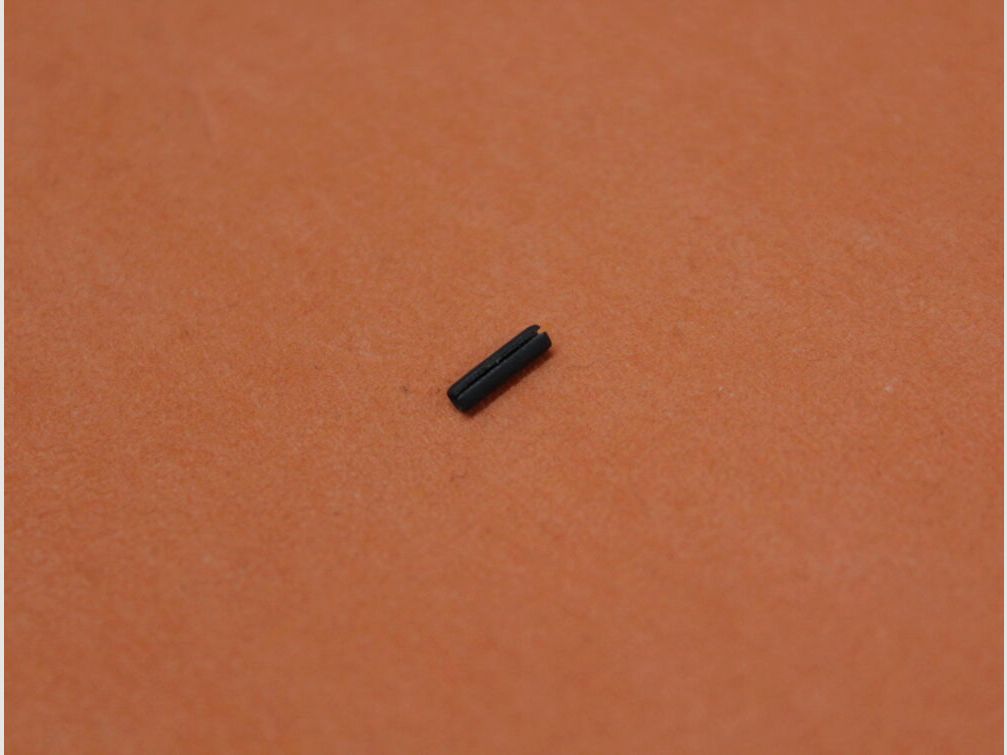 DPMS AR-15: Pasador de resorte del mango de carga DPMS para el pestillo del cargador