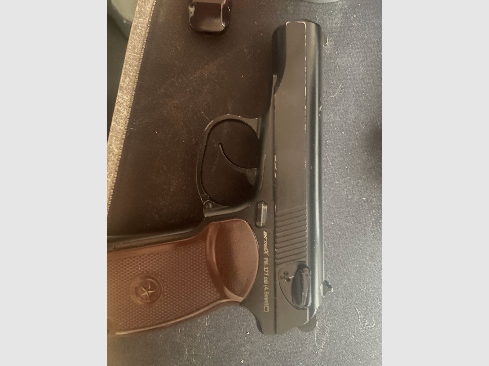 CO₂ Luftpistole PM Makarov 4,5 mm BB – mit Zubehör (Set)