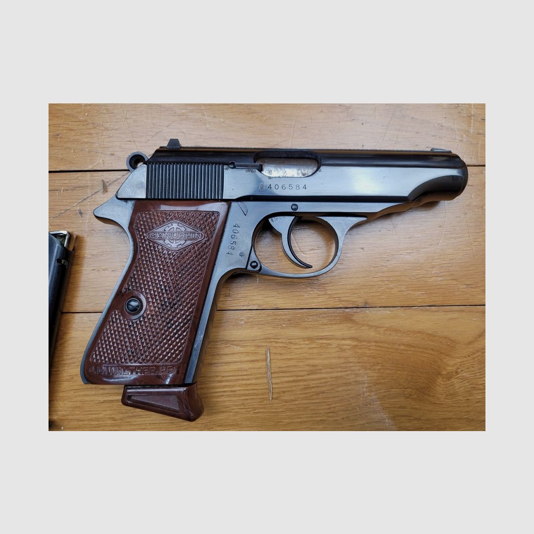 Sehr schöner Walther PP Pistol von sehr schöner französischer Fertigung Manurhin – Kal. 7,65mm – 2 Magazine – Originalbox mit Anleitung! Waffe der 1. Wahl – TBE+, Bild 8 von 14
