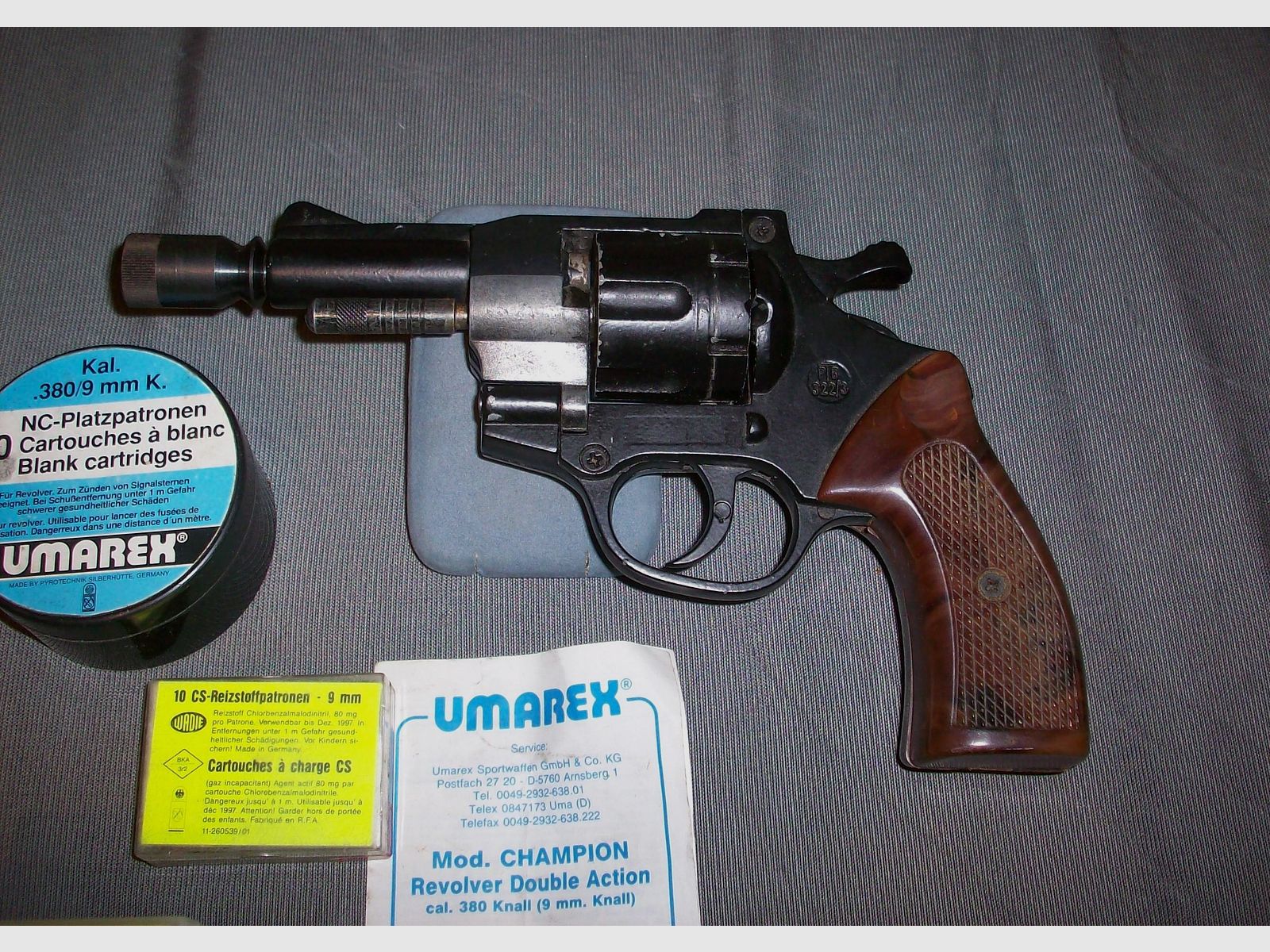 UMAREX - Mod. Champion gas revolver cal. 9 mm + accessories !