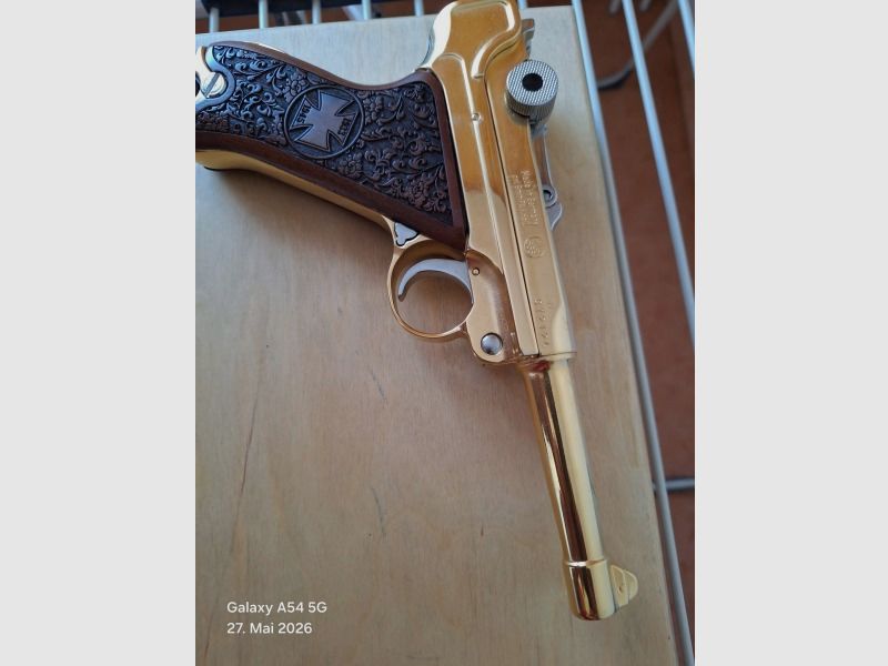 P 08 kal 9mm PAK verguld, in houten kist, ongebruikt