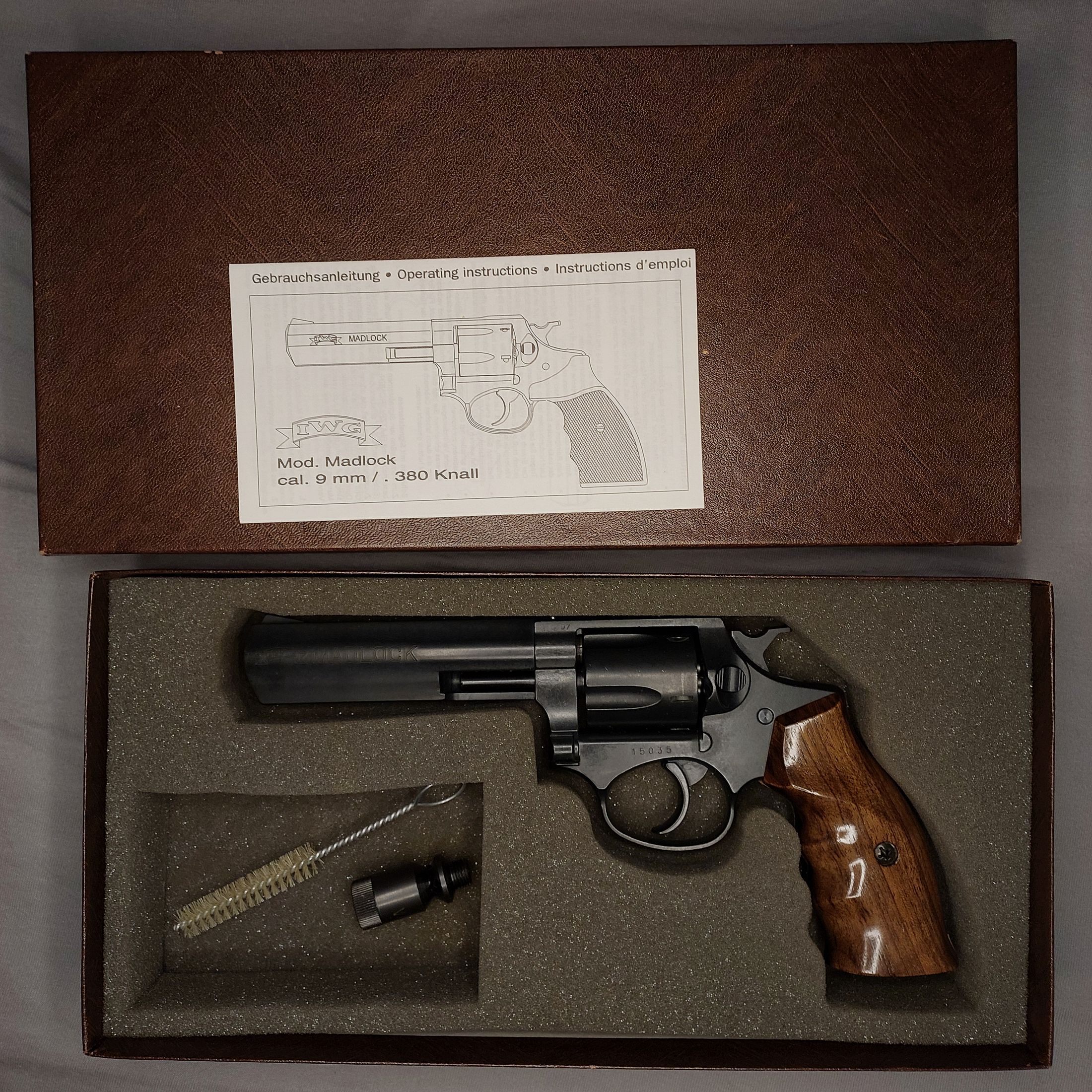 IWG Madlock revólver de detonación, cal. 9 mm R Knall (.380 Knall), PTB 721, "Hecho en Alemania" con funda de hombro de cuero