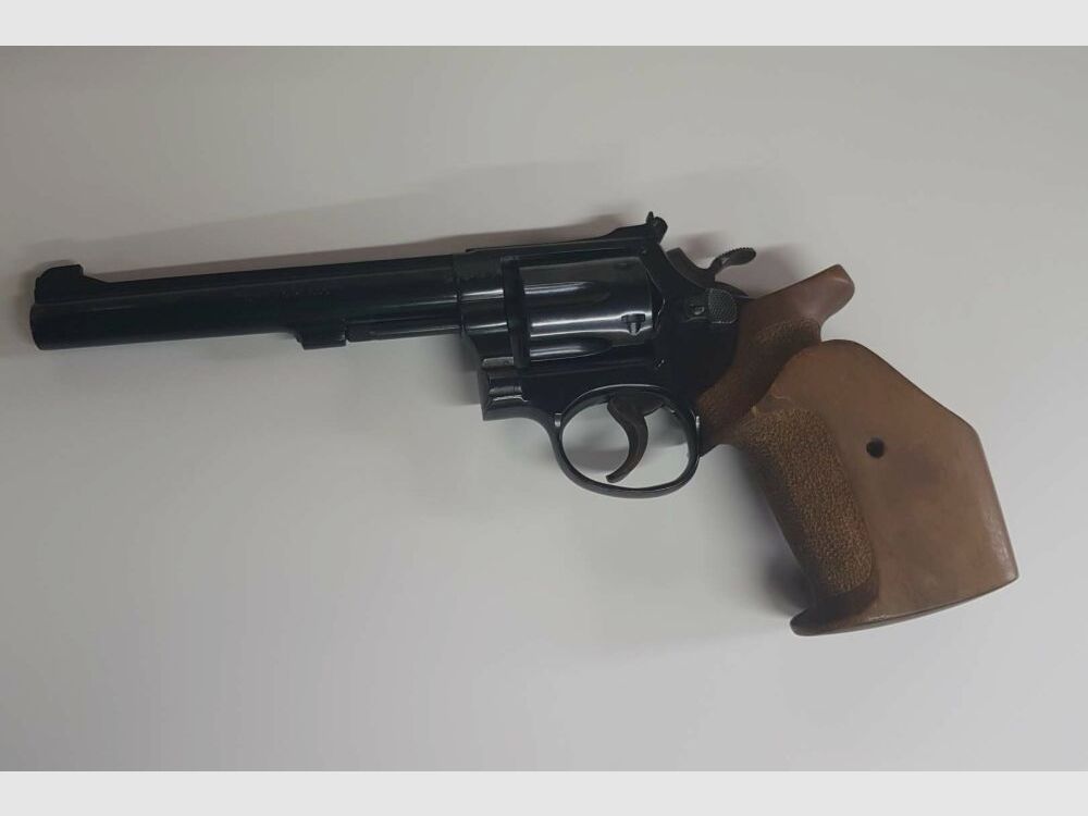 Smith & Wesson - .22lr