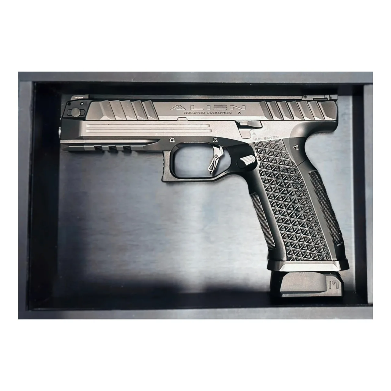 Laugo Arms Alien Creator Swiss Exclusive Edition – 4.8″ – 9x19mm, Bild 2 von 4