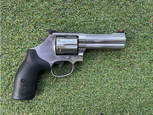 Smith & Wesson .357 Magnum – 4” Lauf
