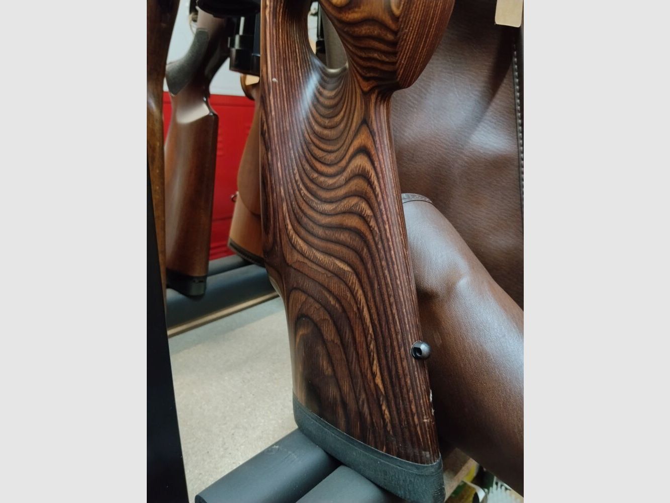 Howa M1500 Varmiter Thumbhole Supreme