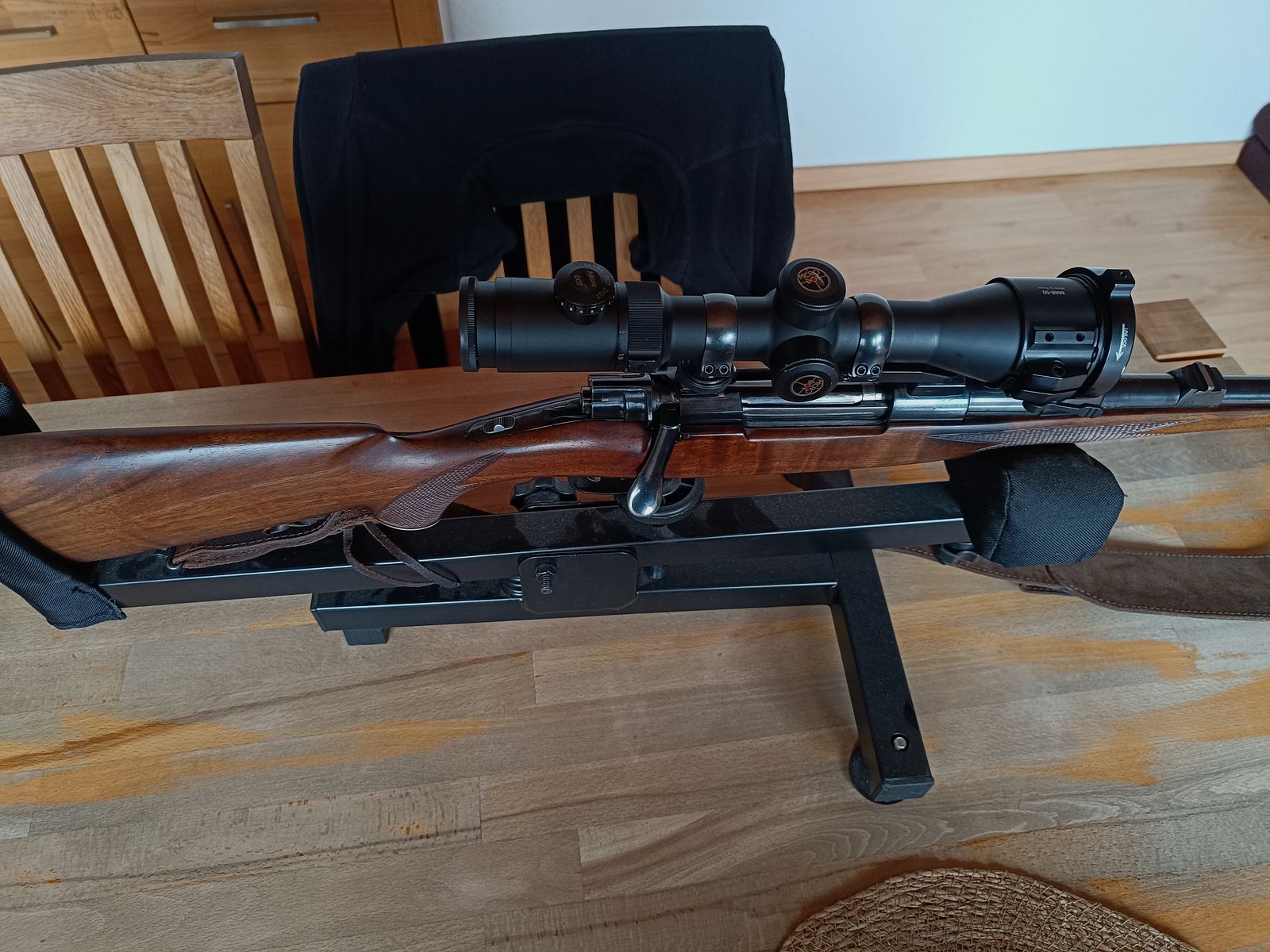 Rifle repetidora Mossberg Patriot y Voere Kufstein (VHB)
