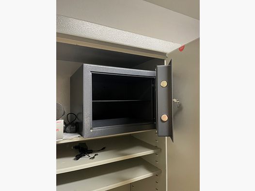 Armoire à armes / Coffre-fort / Armoire à munitions