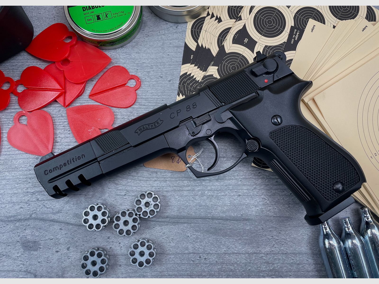 Umarex Walther CP88 CO2 Pistole 4,5mm Diabolo + 3 Kartuschen, Munition, Schießkarten & großer Koffer