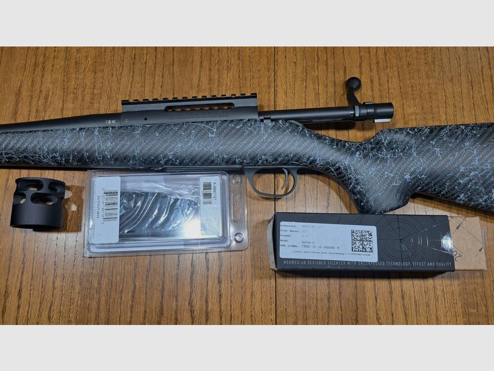 HOWA Repetierbüchse HOWA 1500 Superlite mit Carbonschaft , Schalldämpfer A TEC 45 mit Bremse, Ersatzmagazin