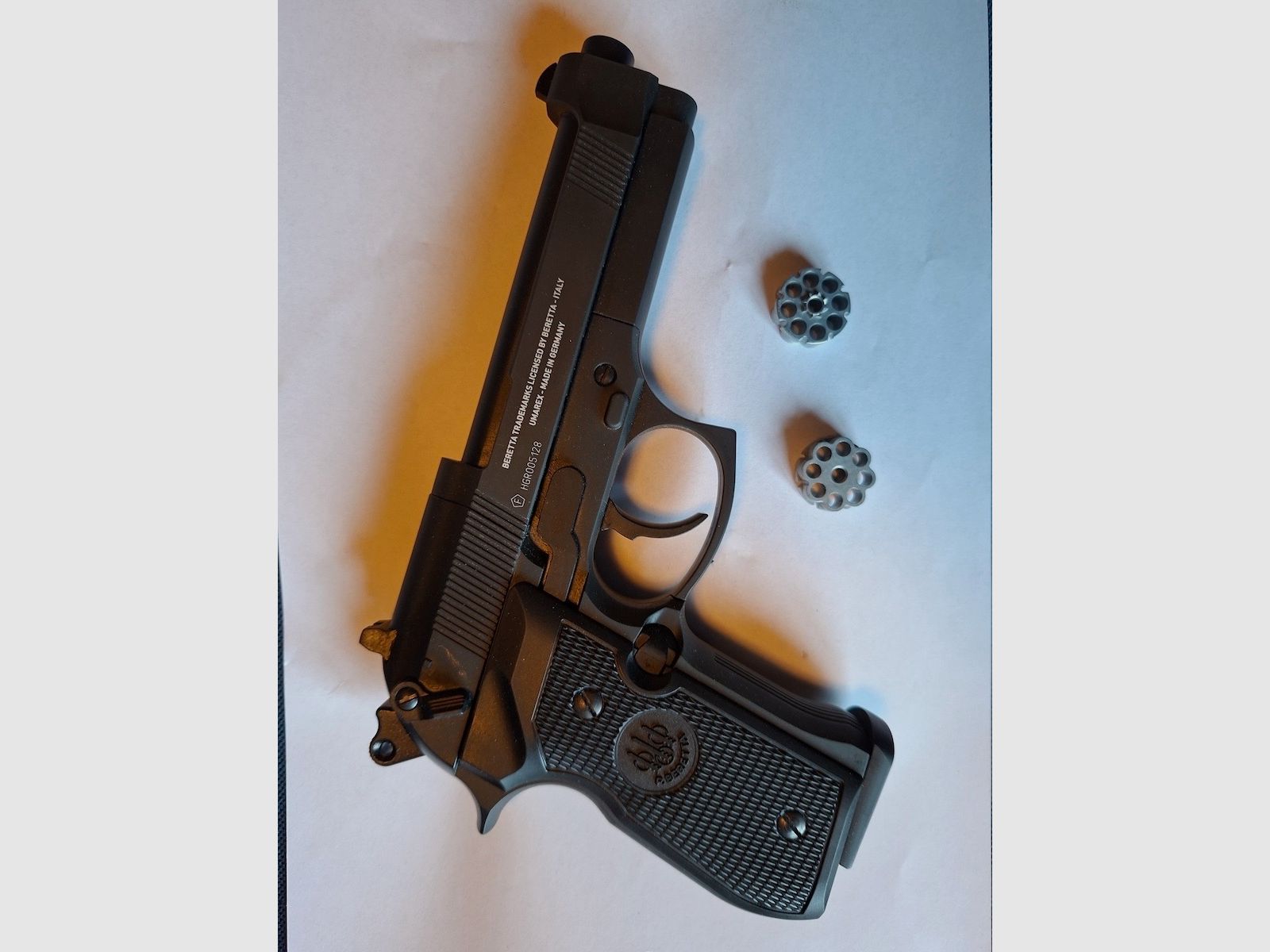 Umarex Beretta 92 FS CO₂ Kal.177/4,5mm inkl. 32 CO₂-Kapseln & Diabolos